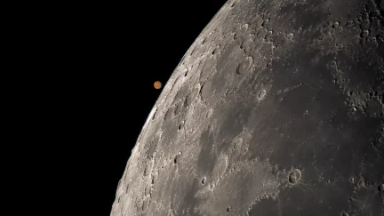 The night the Moon hid Mars